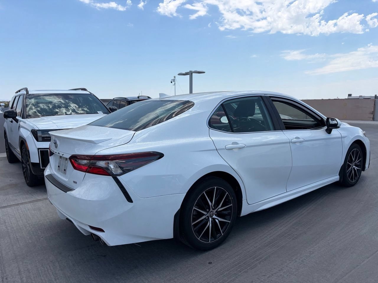 Used 2023 Toyota Camry SE FWD image 2