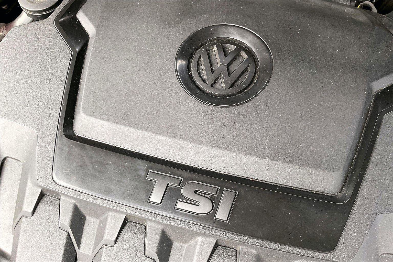 Used 2021 Volkswagen Tiguan SE w/ Panoramic Sunroof Package image 34