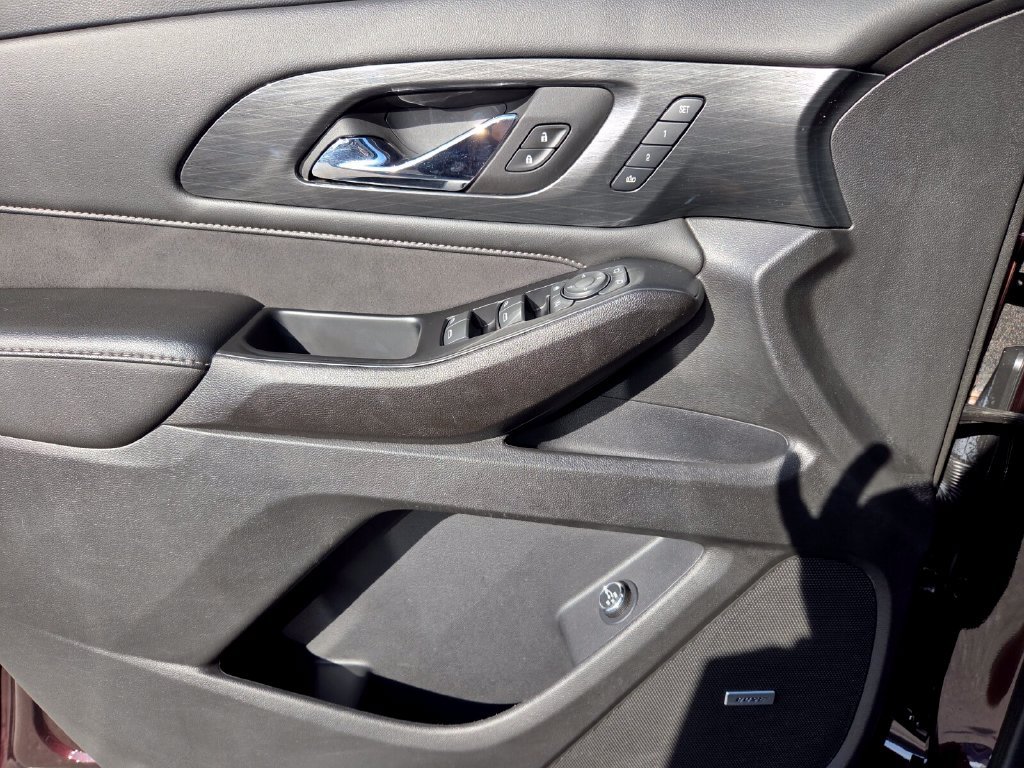 Used 2023 Chevrolet Traverse High Country FWD image 6