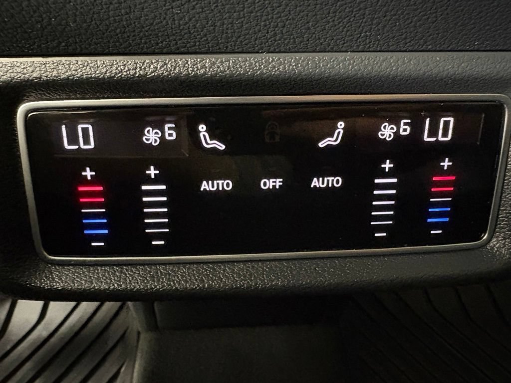 Used 2022 Audi e-tron Premium AWD/4WD image 37