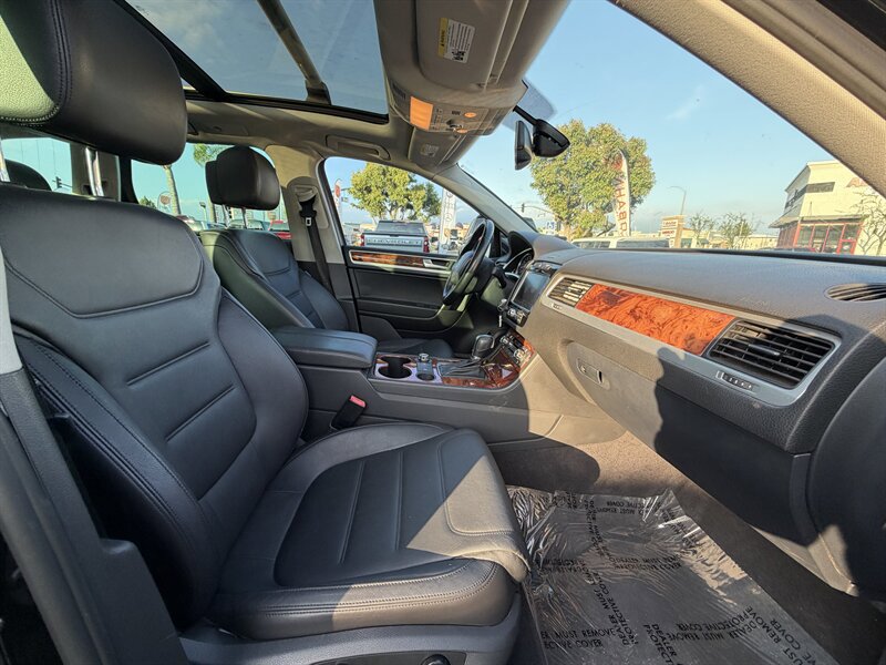 Used 2012 Volkswagen Touareg Hybrid AWD/4WD image 67