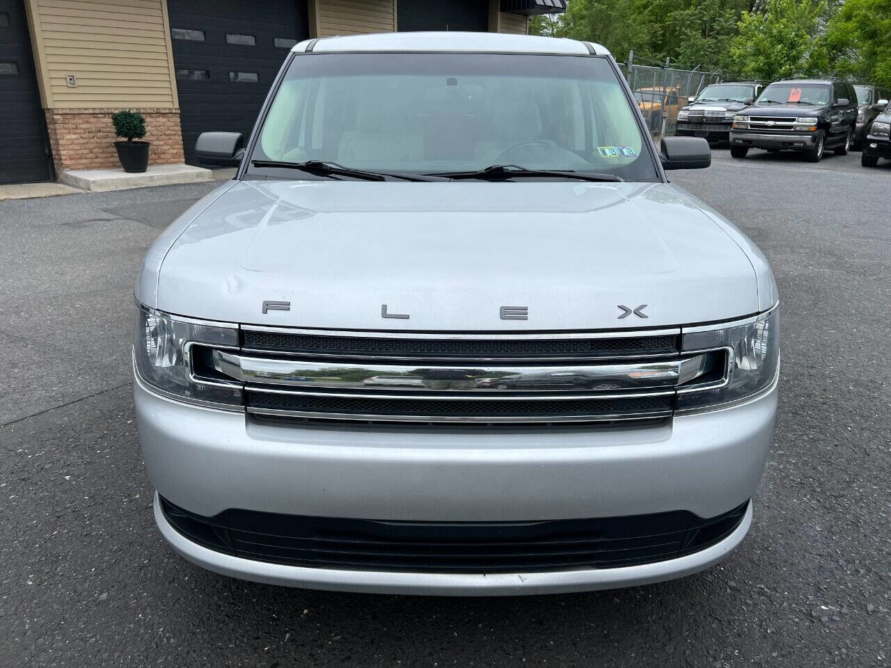 Used 2019 Ford Flex SE image 2