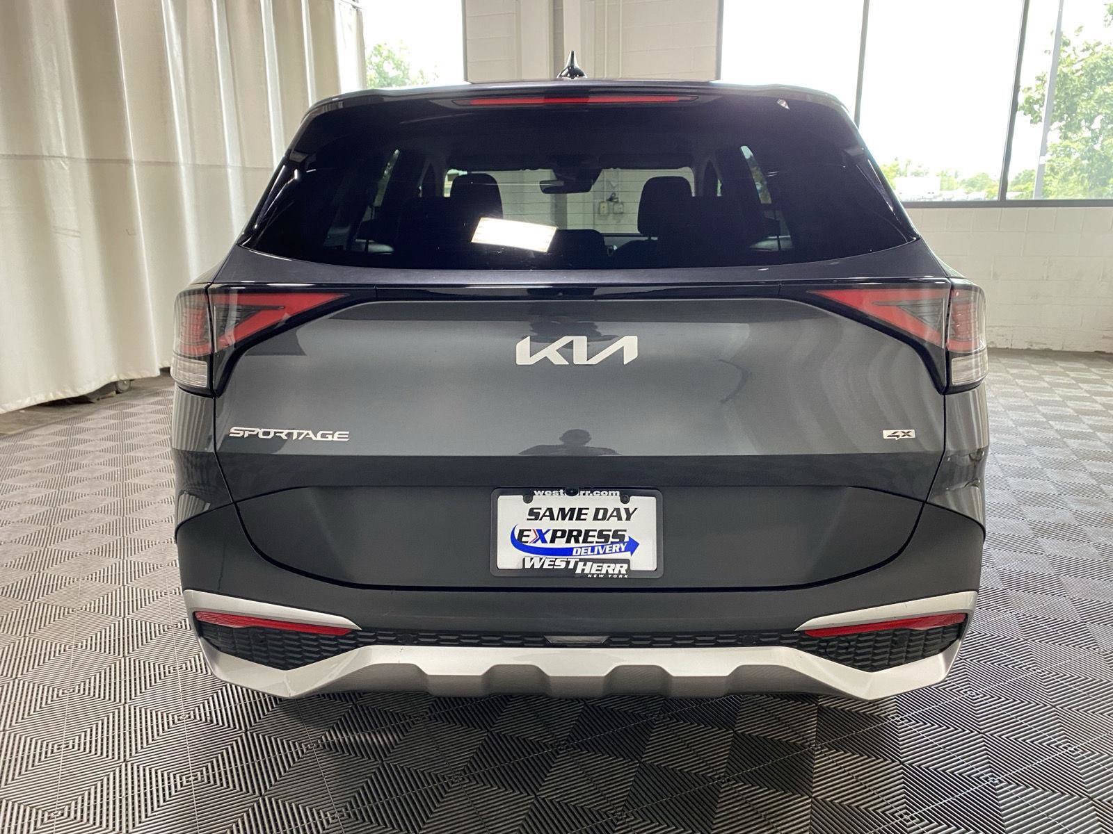 Used 2024 Kia Sportage LX AWD/4WD image 13