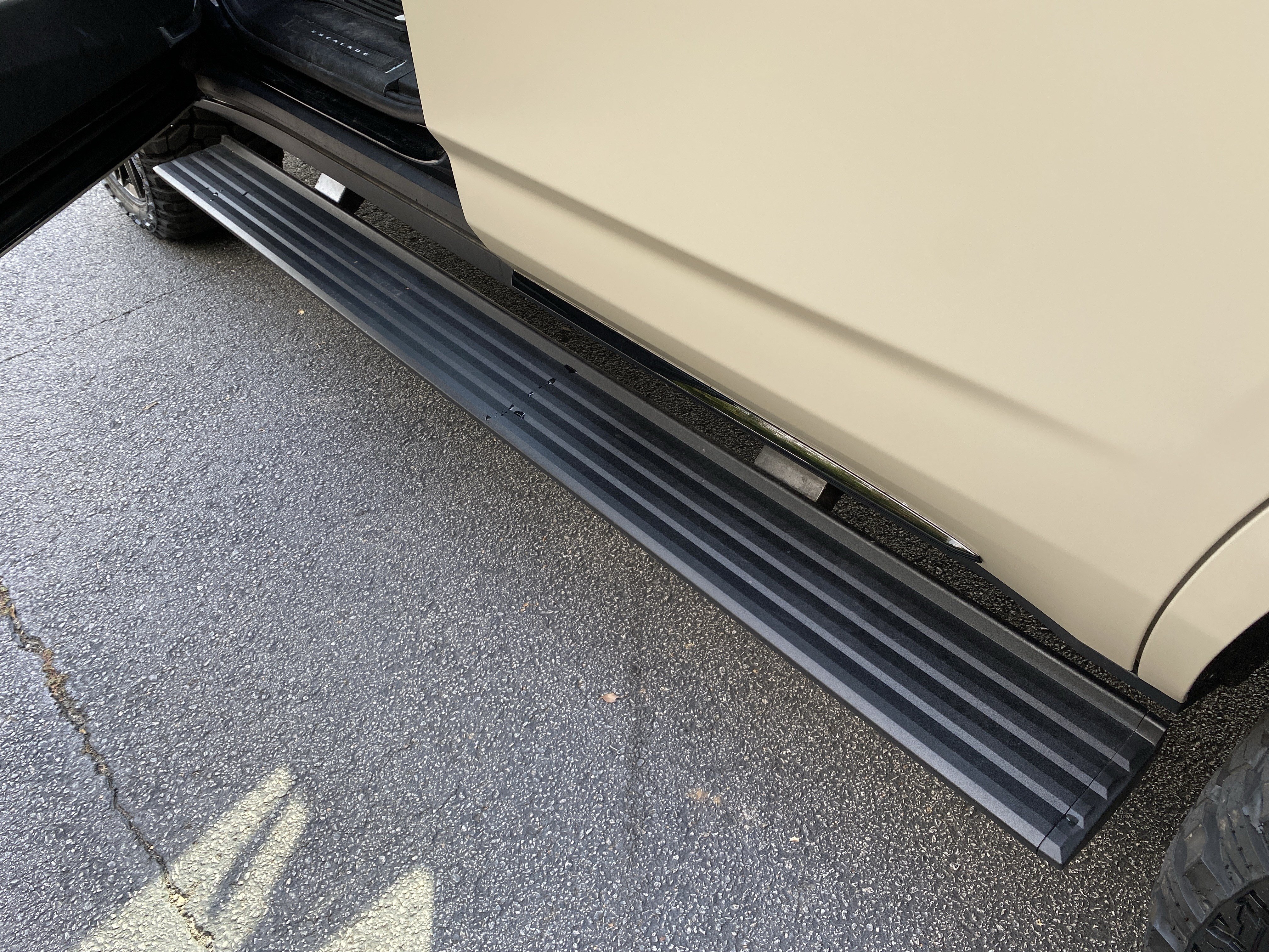 Used 2025 Cadillac Escalade Sport Platinum w/ LPO, Floor Liner Package AWD/4WD image 44