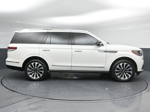 Used 2024 Lincoln Navigator Reserve image 8