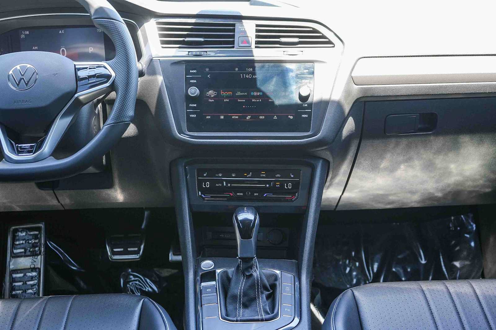 Used 2022 Volkswagen Tiguan SE R-Line FWD image 13