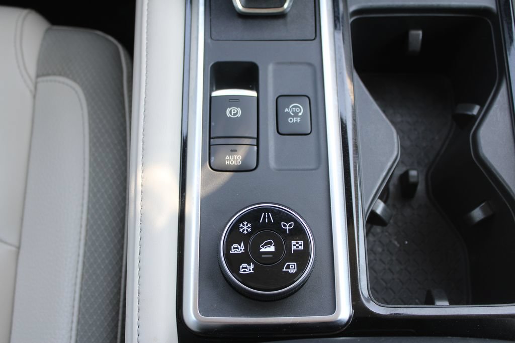 Used 2022 Nissan Pathfinder SL AWD/4WD image 19