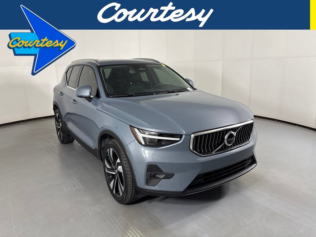 Used 2023 Volvo XC40 B5 Ultimate w/ Protection Package Premier AWD/4WD image 1