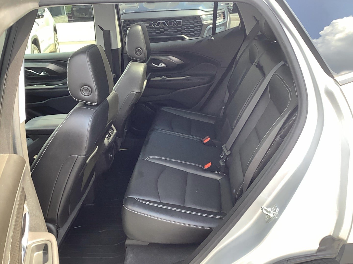 Used 2022 GMC Terrain SLT w/ Infotainment Package II AWD/4WD image 8