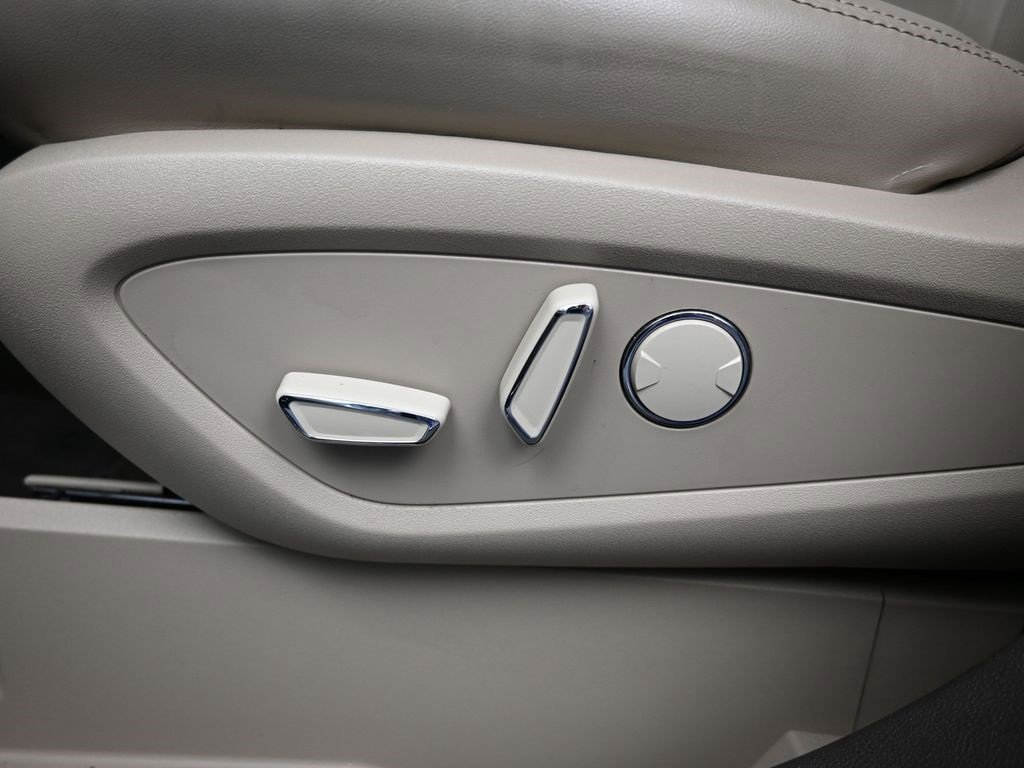 Used 2021 Lincoln Nautilus FWD w/ Equipment Group 101A image 13