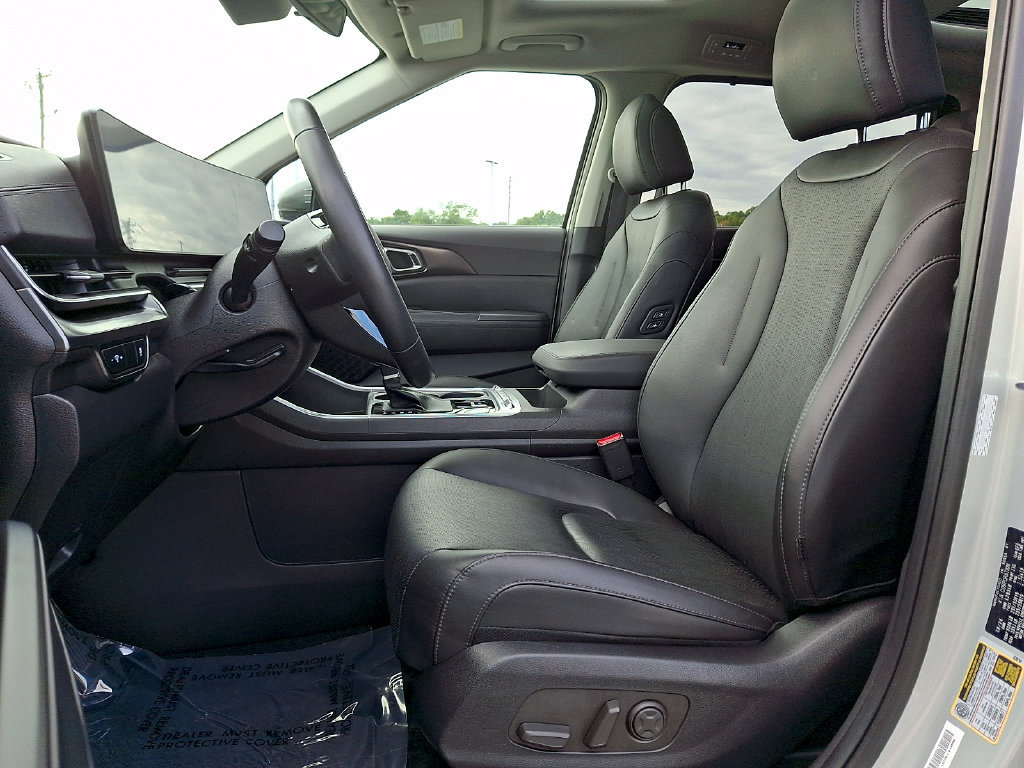 Used 2025 Kia Carnival SX w/ SX Dark Edition Package FWD image 13