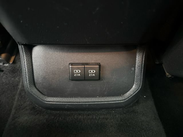 Used 2020 Toyota Highlander XLE image 18