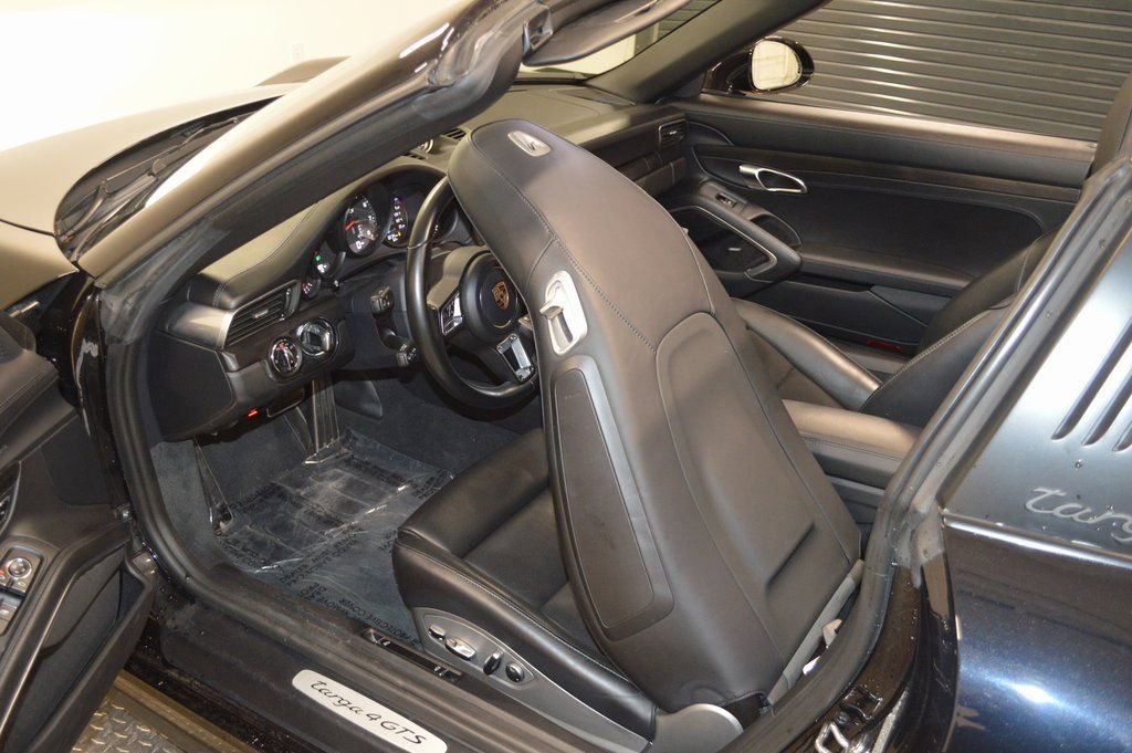 Certified 2019 Porsche 911 Targa 4 GTS AWD/4WD image 32
