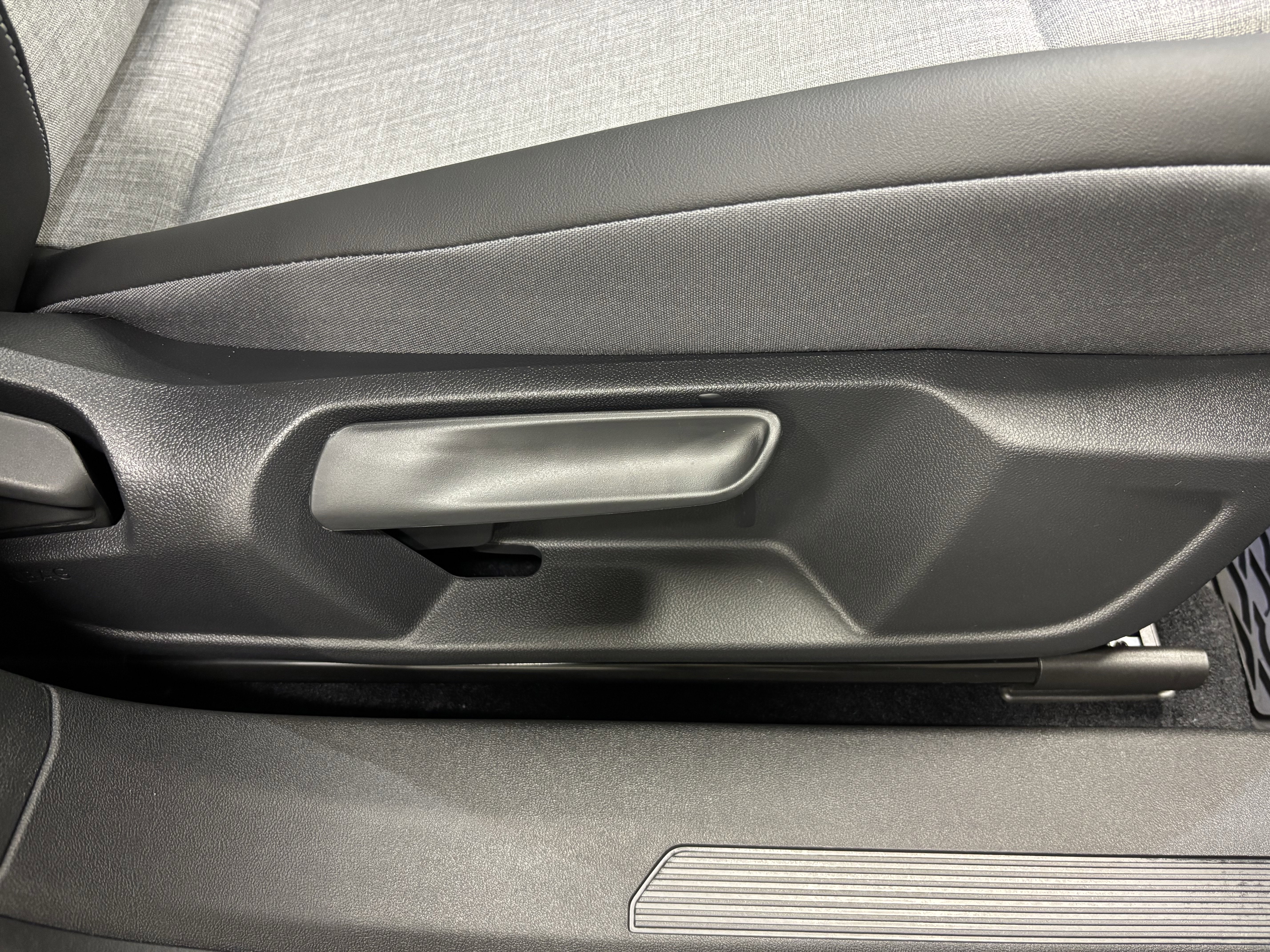 New 2025 Volkswagen ID.4 Pro image 12