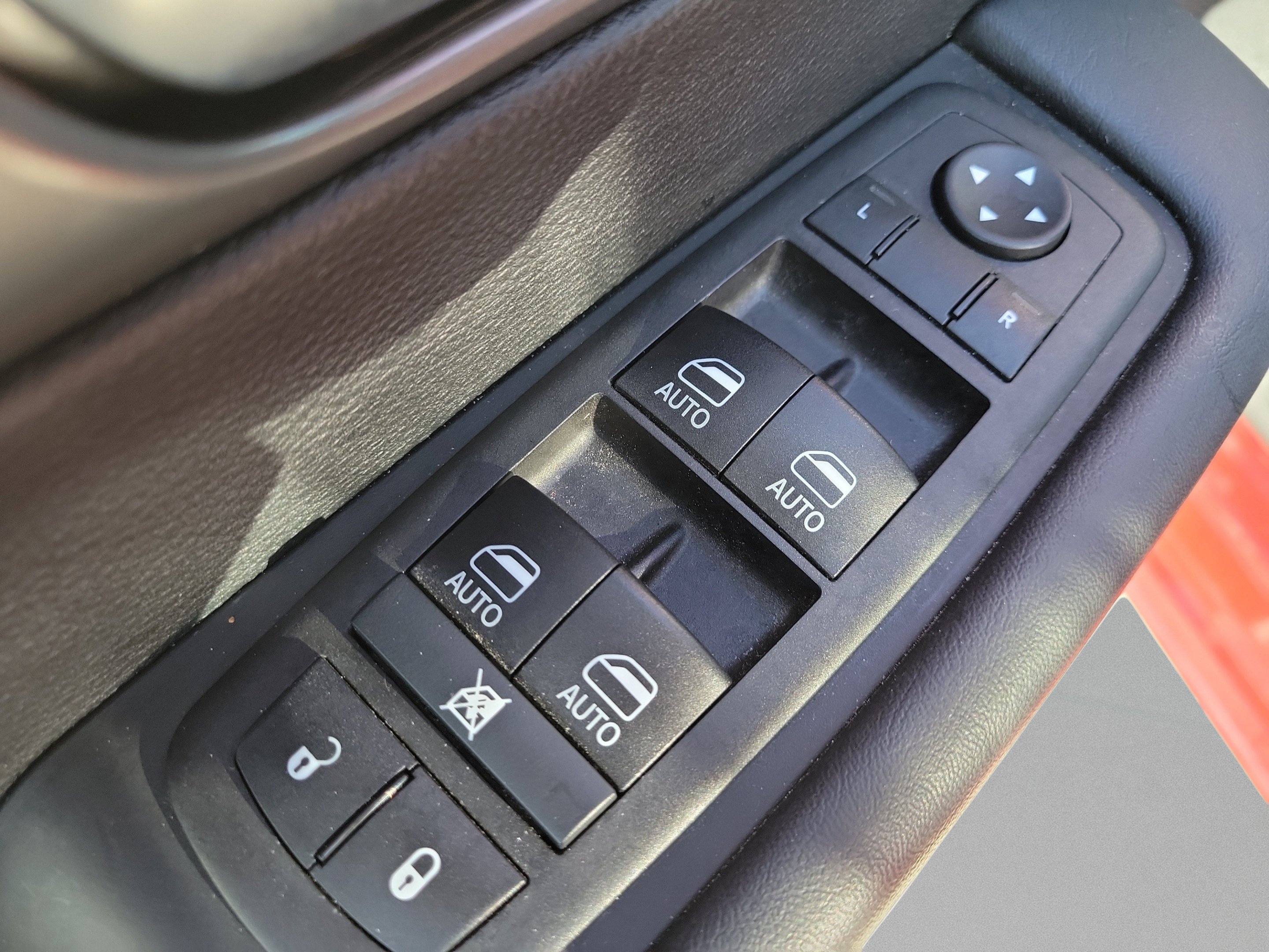 Used 2025 Chrysler Pacifica Select AWD/4WD image 13