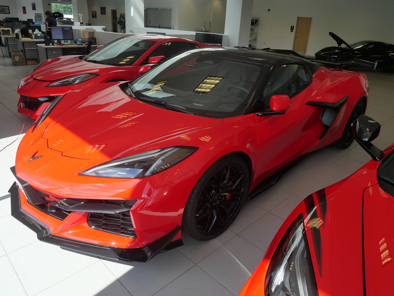Used 2024 Chevrolet Corvette Z06 w/ Z07 Performance Package RWD image 2