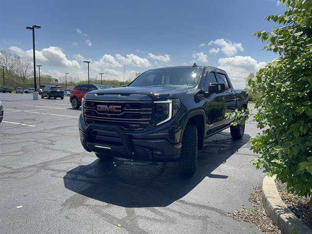 Used 2022 GMC Sierra 1500 AT4 w/ AT4 Premium Package AWD/4WD image 3