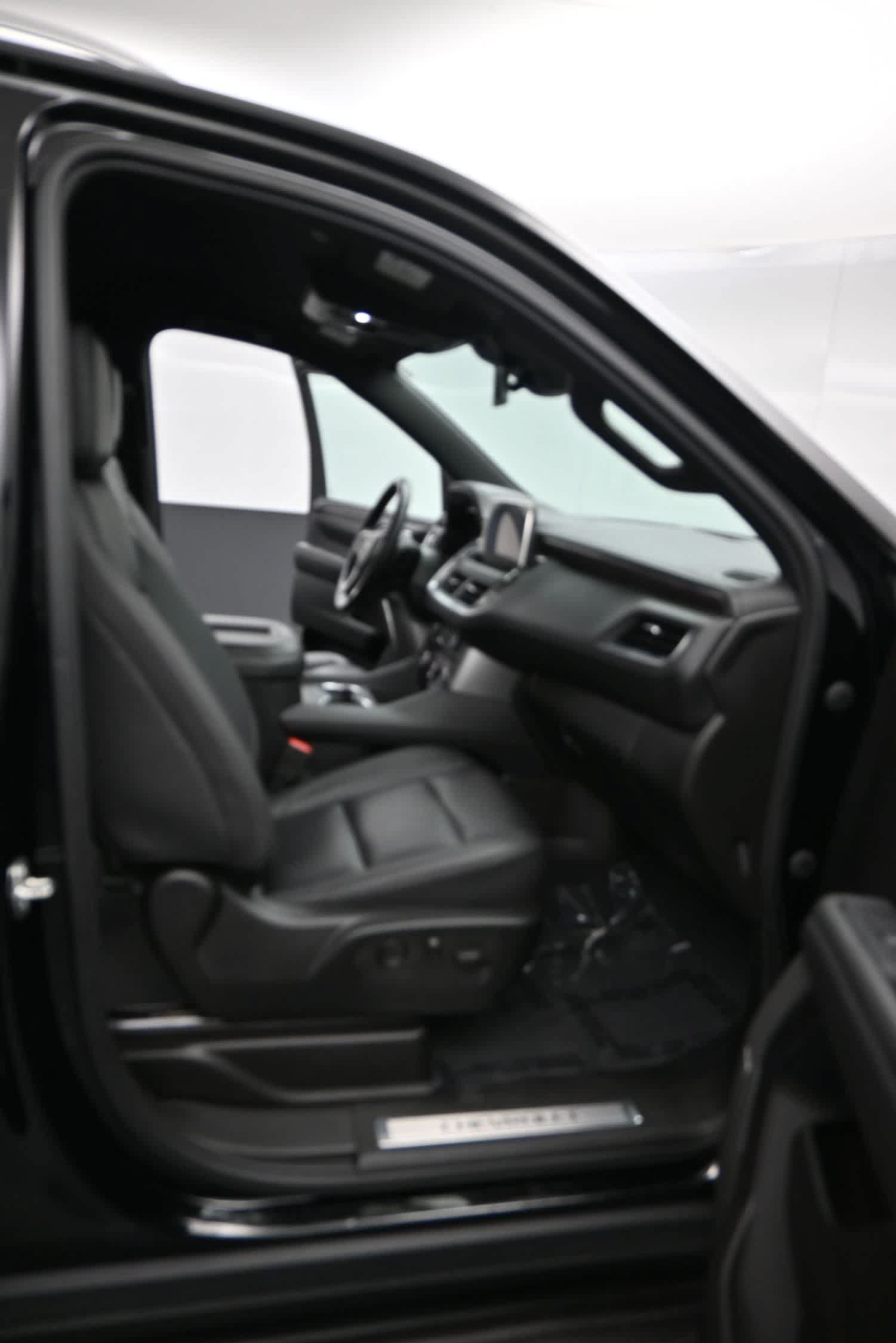Used 2023 Chevrolet Tahoe LT w/ Luxury Package AWD/4WD image 16
