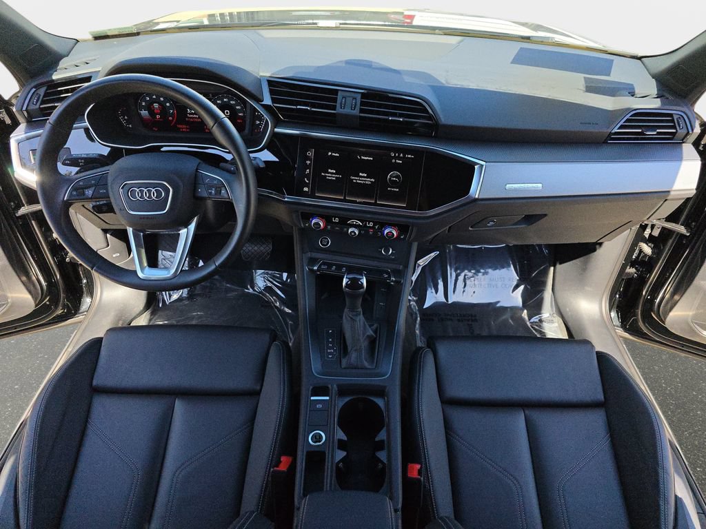 Certified 2025 Audi Q3 2.0T Premium w/ Convenience Package AWD/4WD image 9