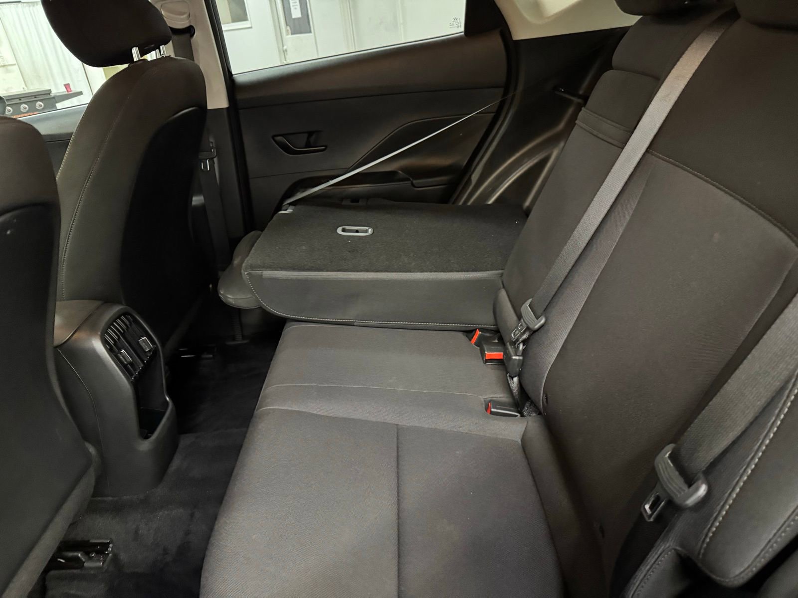 Used 2025 Hyundai Kona SEL image 24