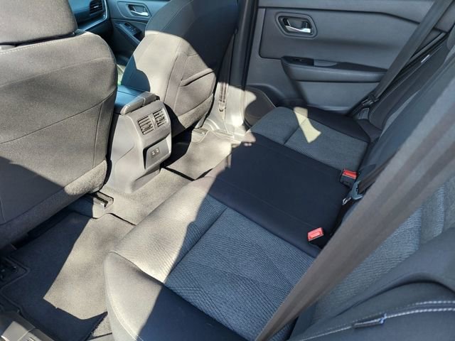 Used 2024 Nissan Rogue SV image 28
