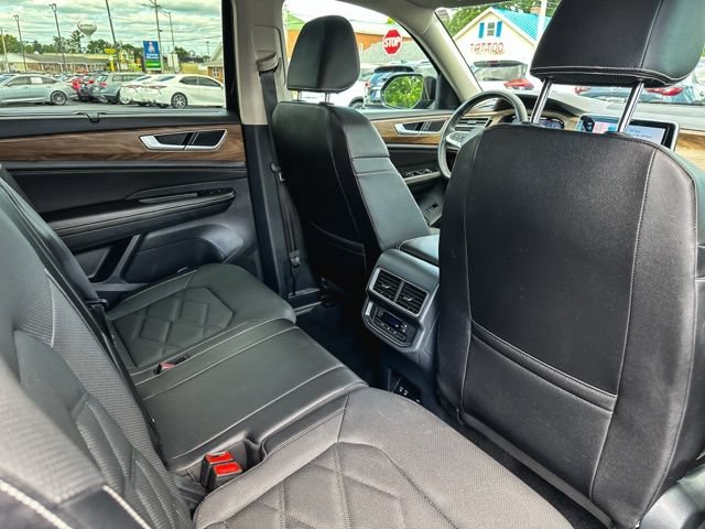 Used 2025 Volkswagen Atlas SE FWD image 24