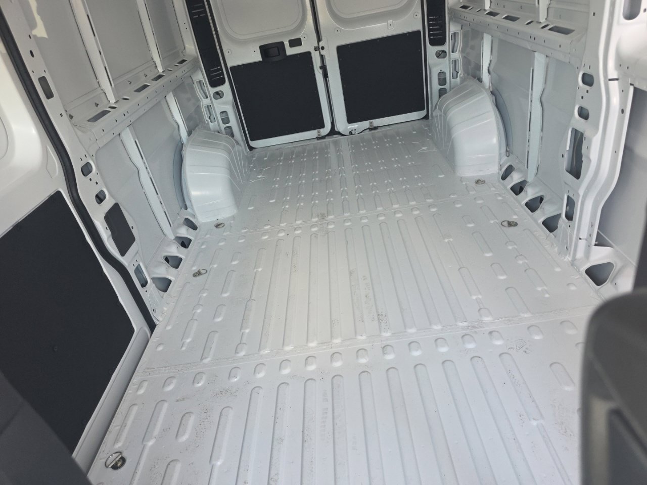 New 2026 RAM ProMaster 2500 w/ Premium Convenience Group FWD image 31