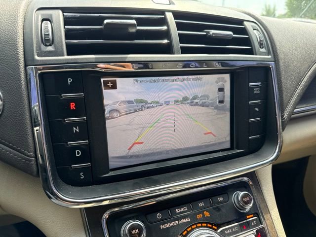 Used 2017 Lincoln Continental Premiere FWD image 22