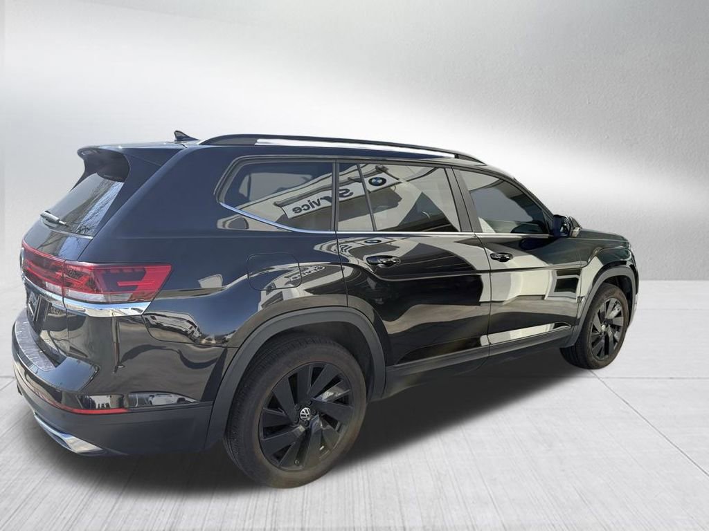 Used 2024 Volkswagen Atlas SE w/ Black Wheel Package image 5
