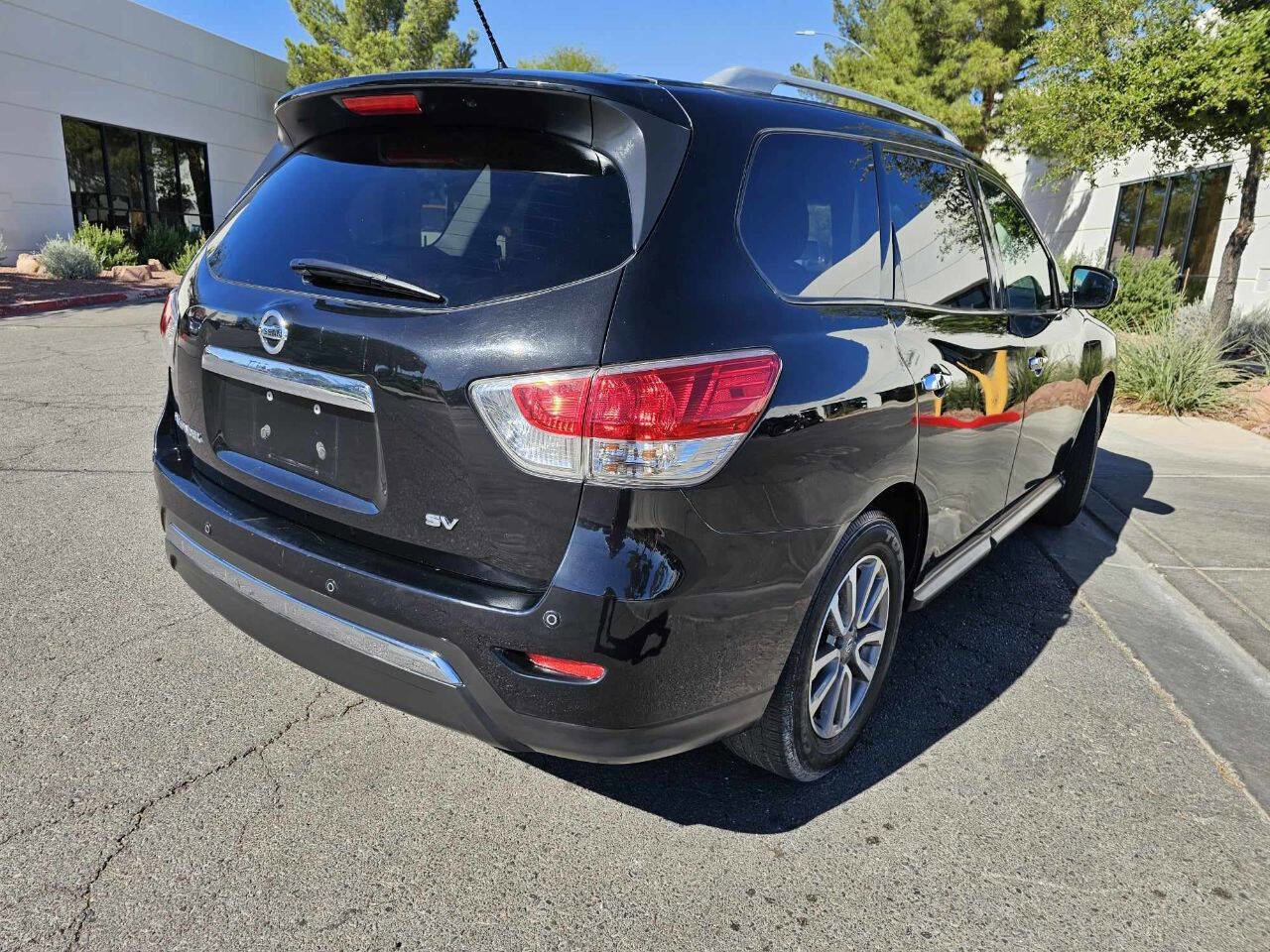 Used 2015 Nissan Pathfinder SV image 6
