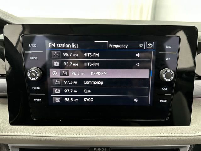 Certified 2025 Volkswagen Taos SEL image 17