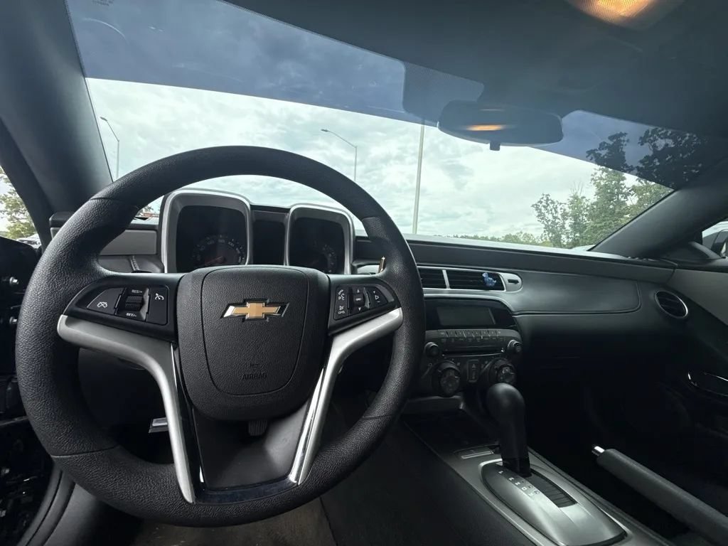 Used 2015 Chevrolet Camaro LS RWD image 7