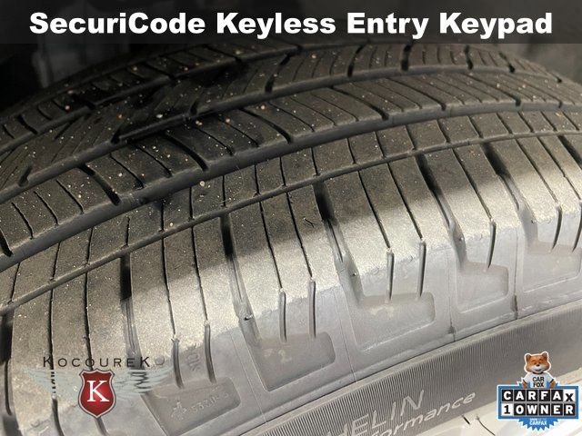 Used 2022 Ford Explorer XLT w/ Equipment Group 202A image 9