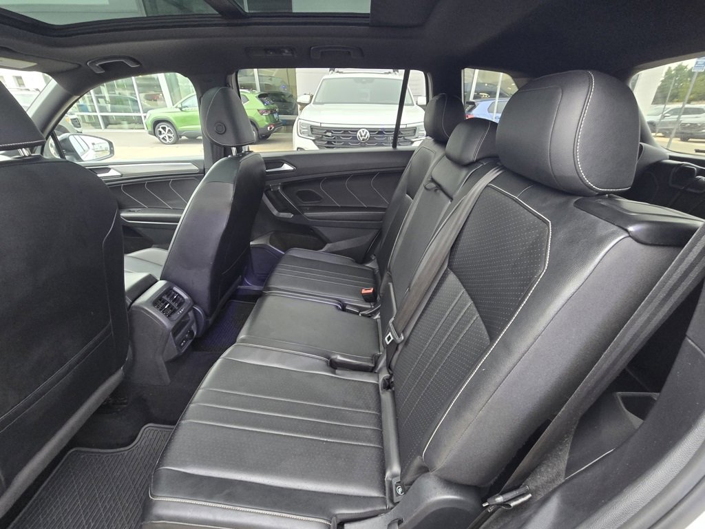 Used 2023 Volkswagen Tiguan SE R-Line image 16