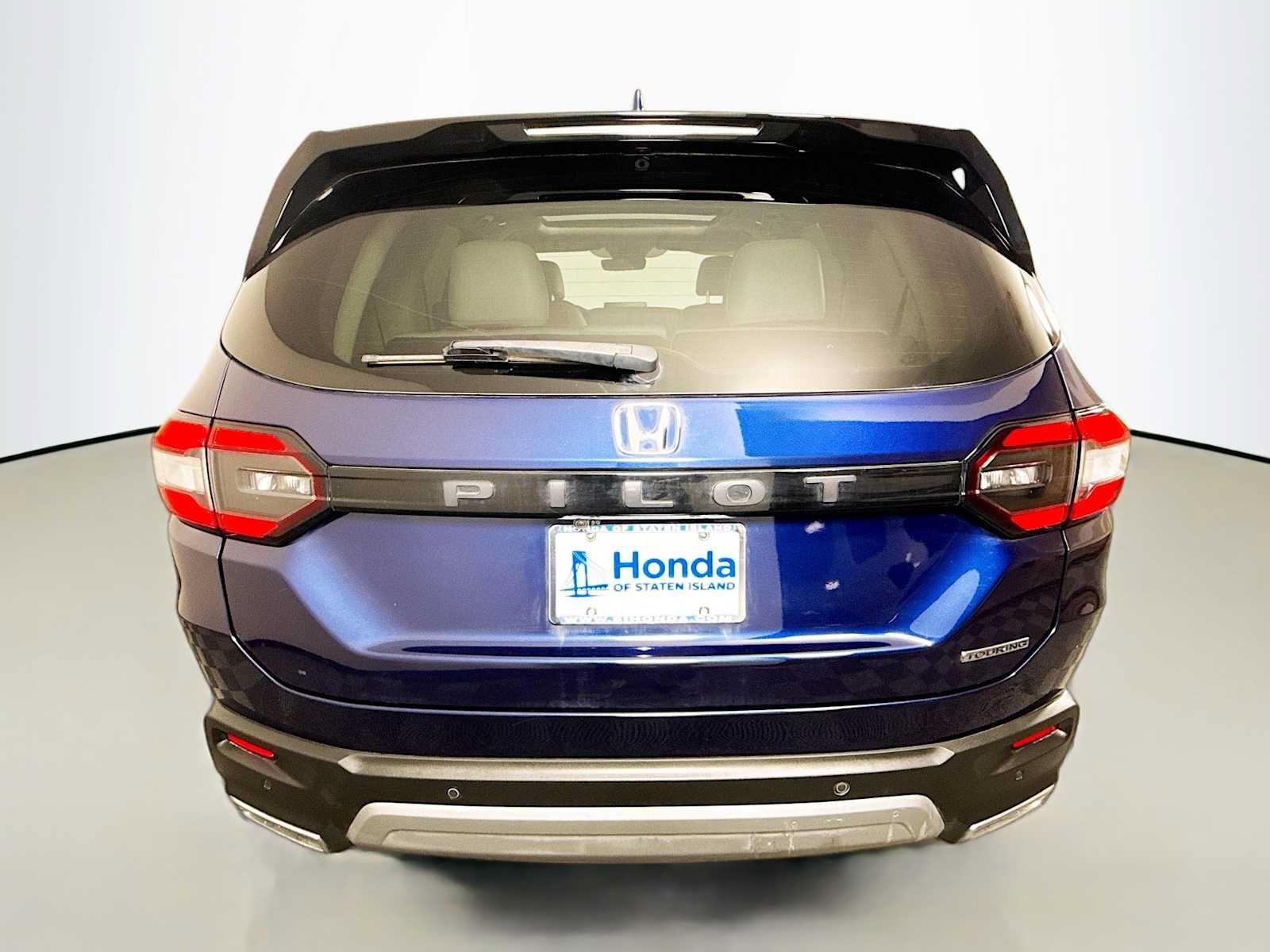 Certified 2024 Honda Pilot Touring image 6