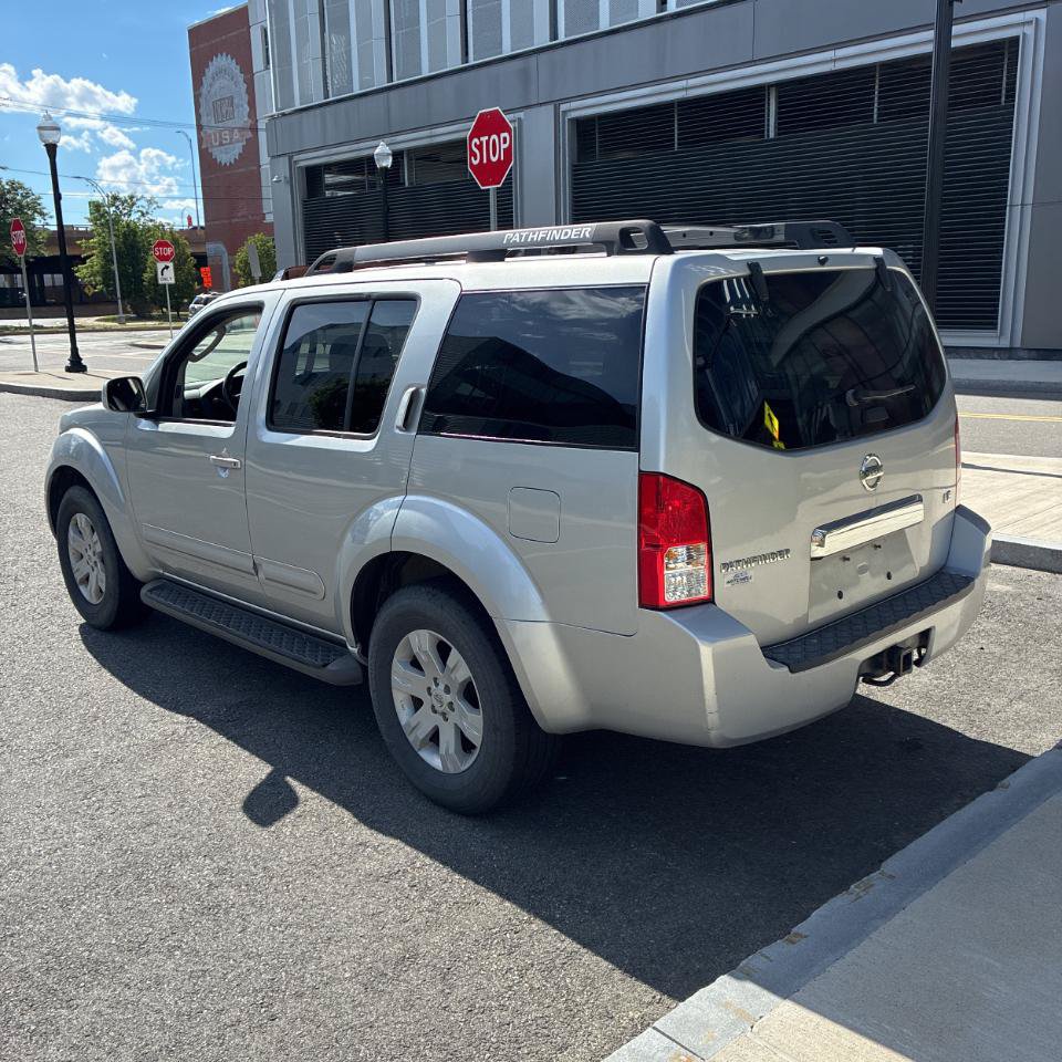 Used 2007 Nissan Pathfinder LE w/ LE Navigation Pkg AWD/4WD image 4
