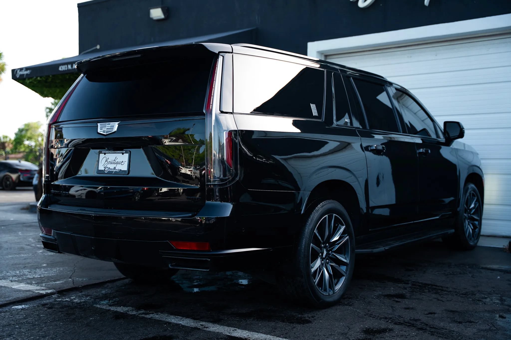 Used 2021 Cadillac Escalade ESV Sport AWD/4WD image 4