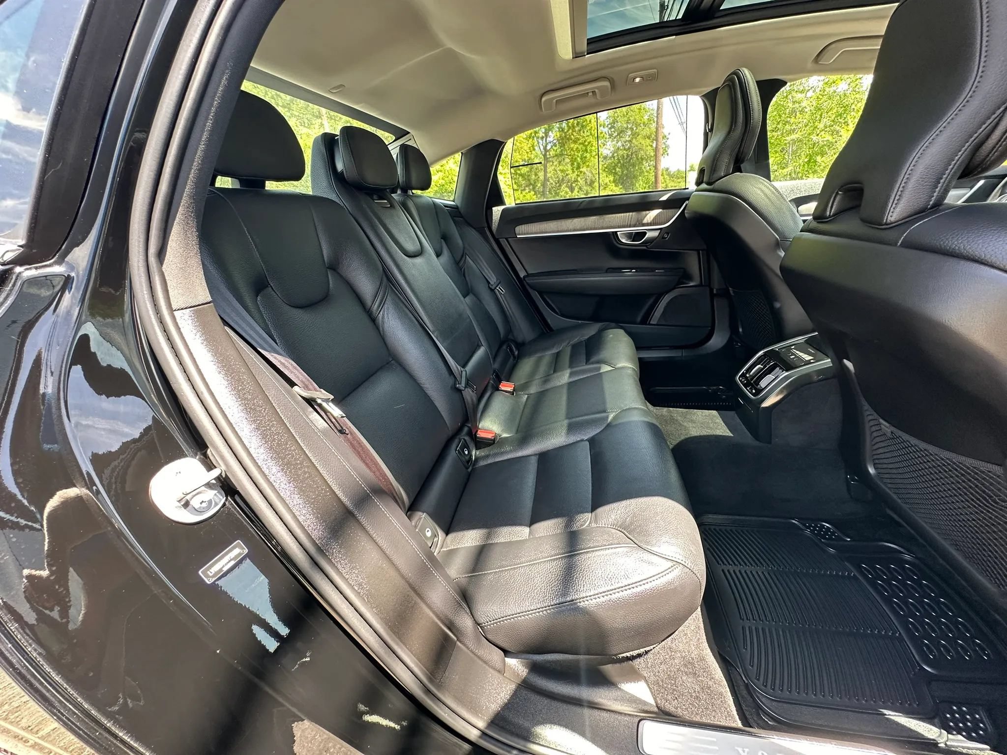 Used 2023 Volvo S90 B6 Plus AWD/4WD image 18