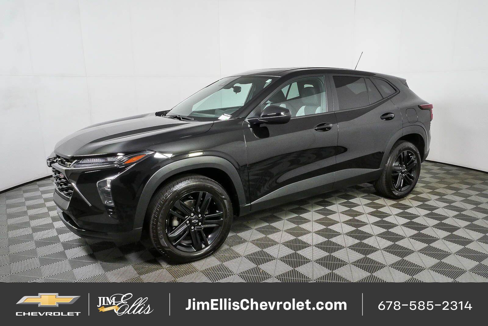 Certified 2025 Chevrolet Trax RS w/ Sunroof Package FWD image 2