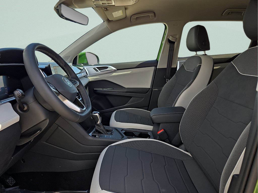 New 2026 Volkswagen Taos SE FWD image 16