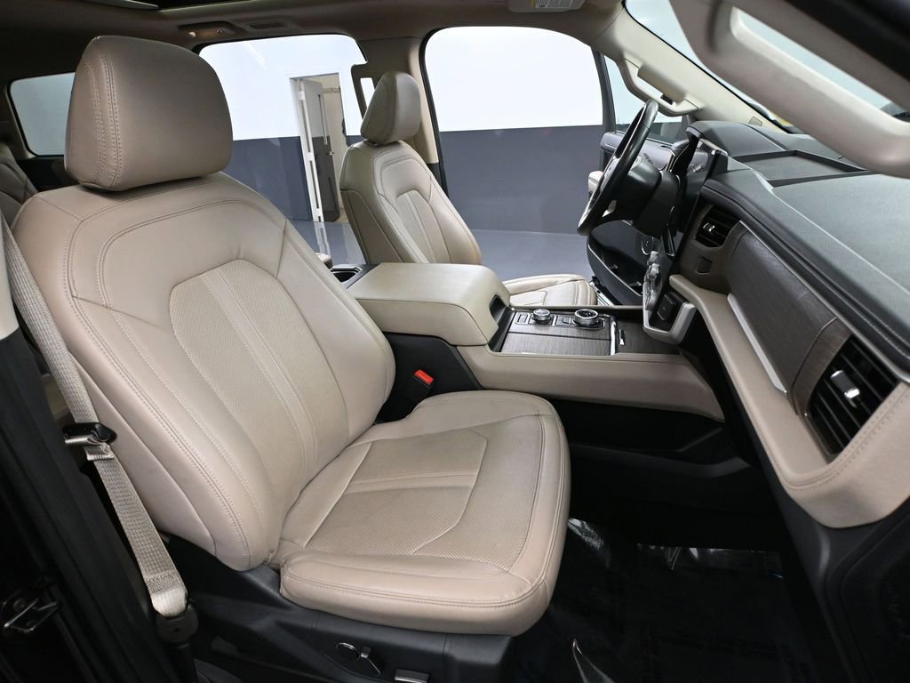 Used 2023 Ford Expedition Limited image 58