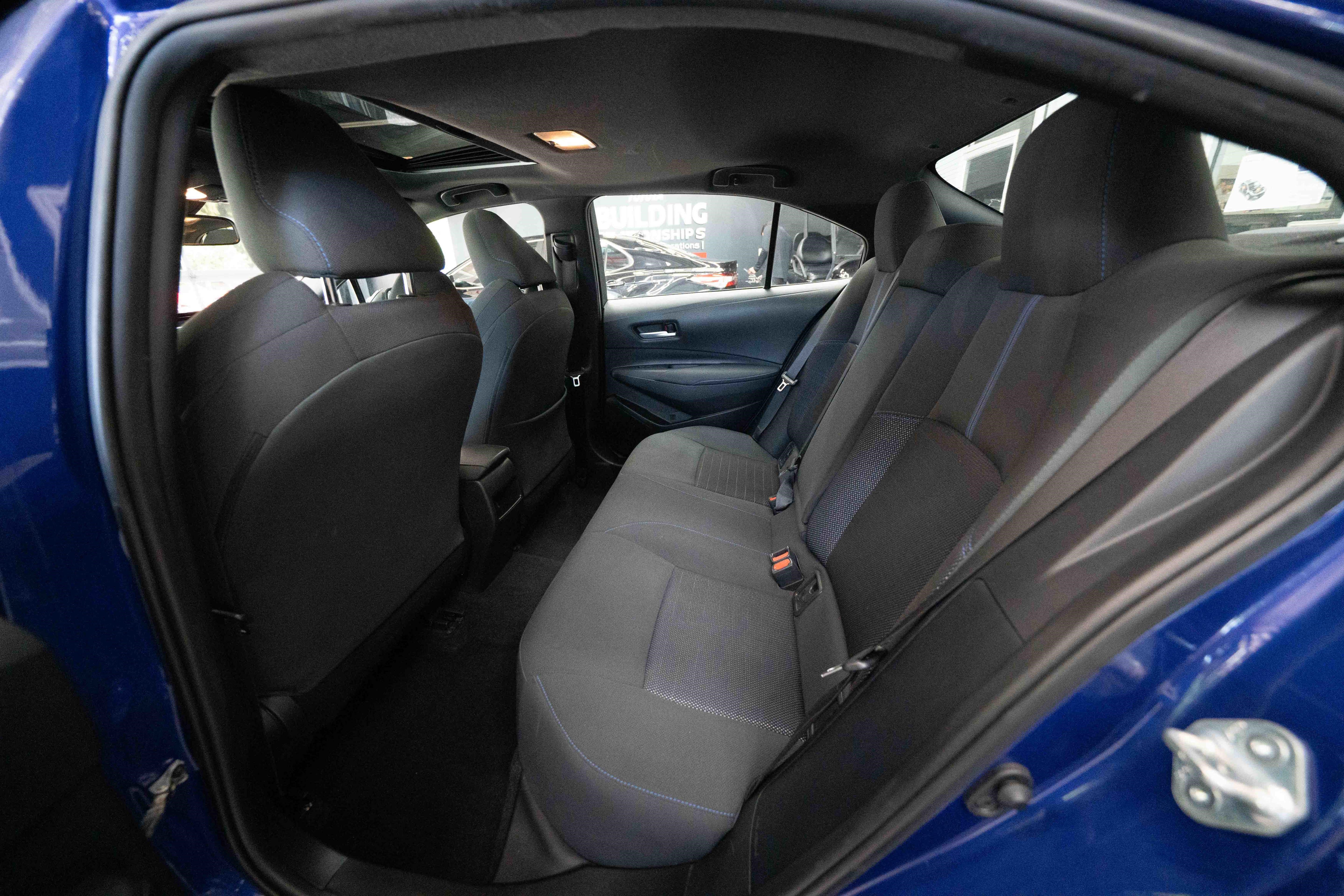 Used 2021 Toyota Corolla SE w/ SE Premium Package FWD image 23