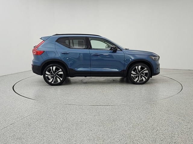 Used 2024 Volvo XC40 B5 Plus w/ Protection Package Premier AWD/4WD image 4
