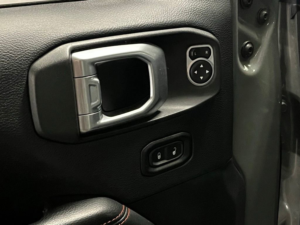 Used 2018 Jeep Wrangler Unlimited Rubicon w/ Dual Top Group image 14