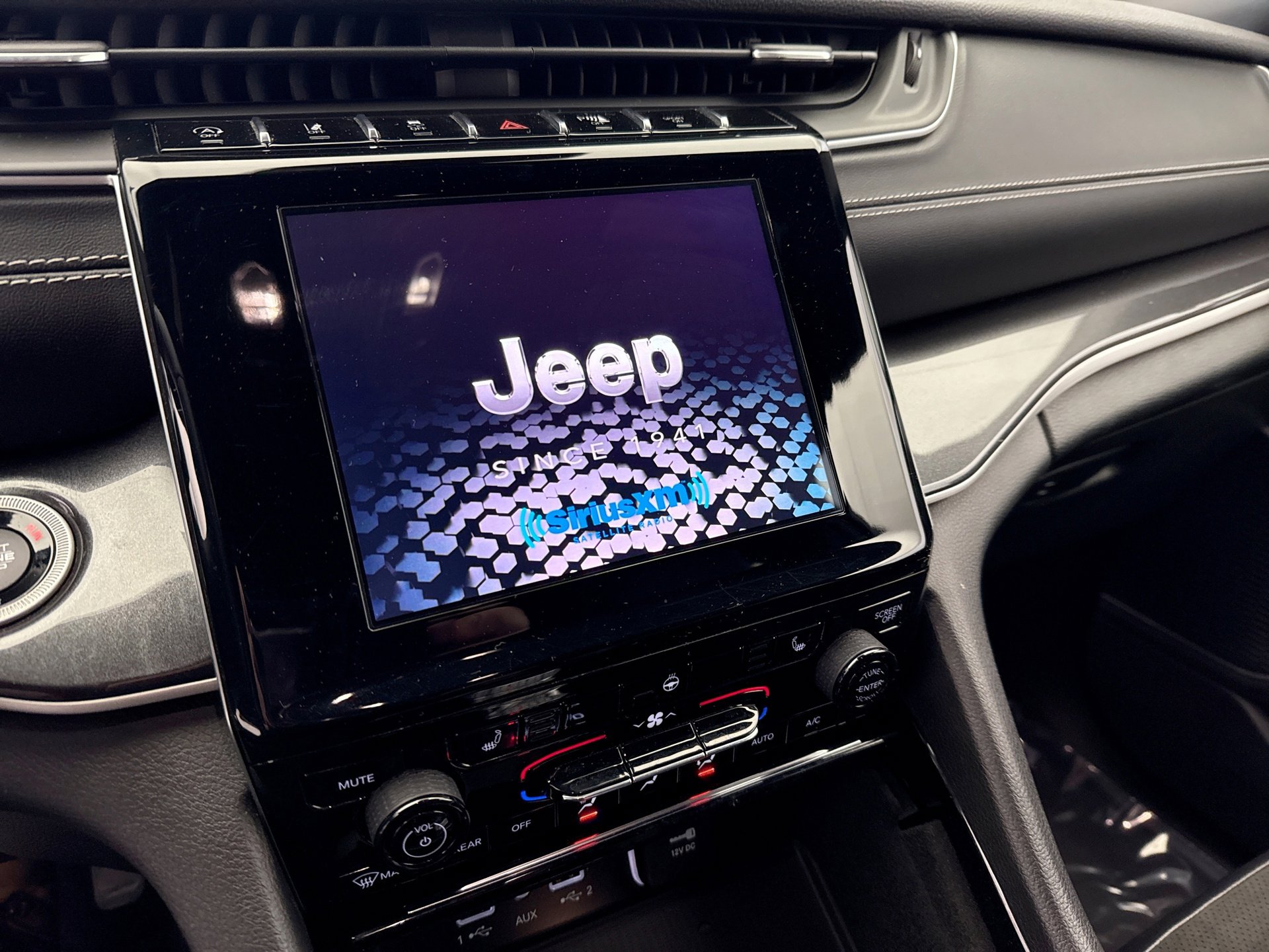 Used 2022 Jeep Grand Cherokee L Laredo AWD/4WD image 14