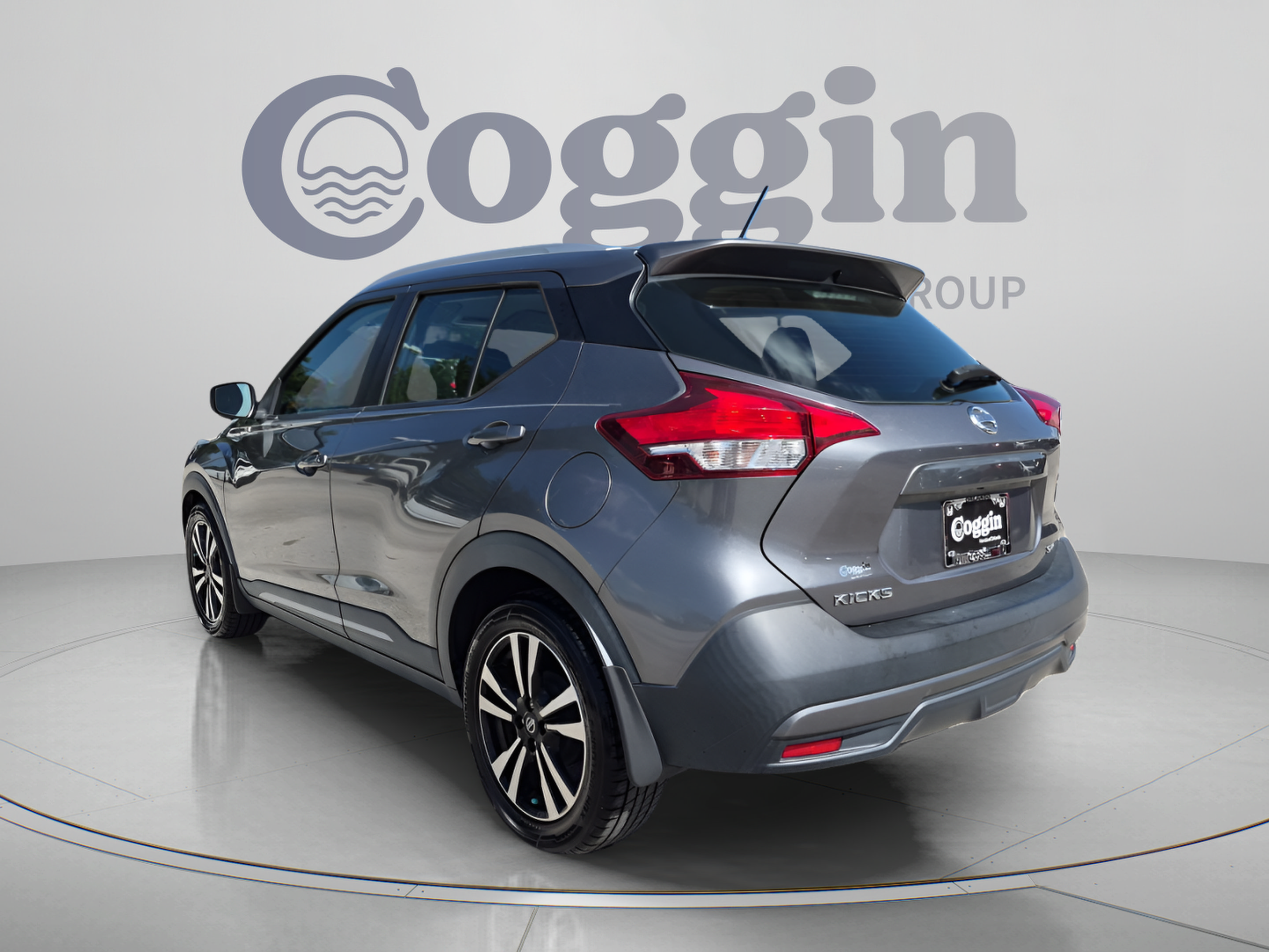 Used 2019 Nissan Kicks SR FWD image 4