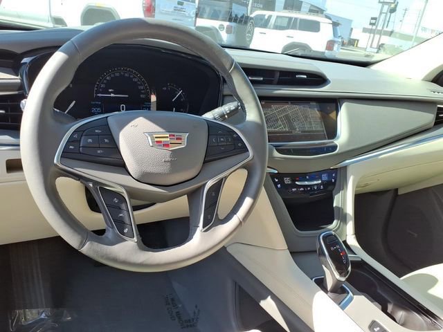 Used 2017 Cadillac XT5 Premium Luxury image 10