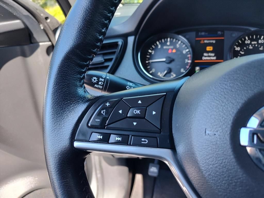 Used 2020 Nissan Rogue SV FWD image 13