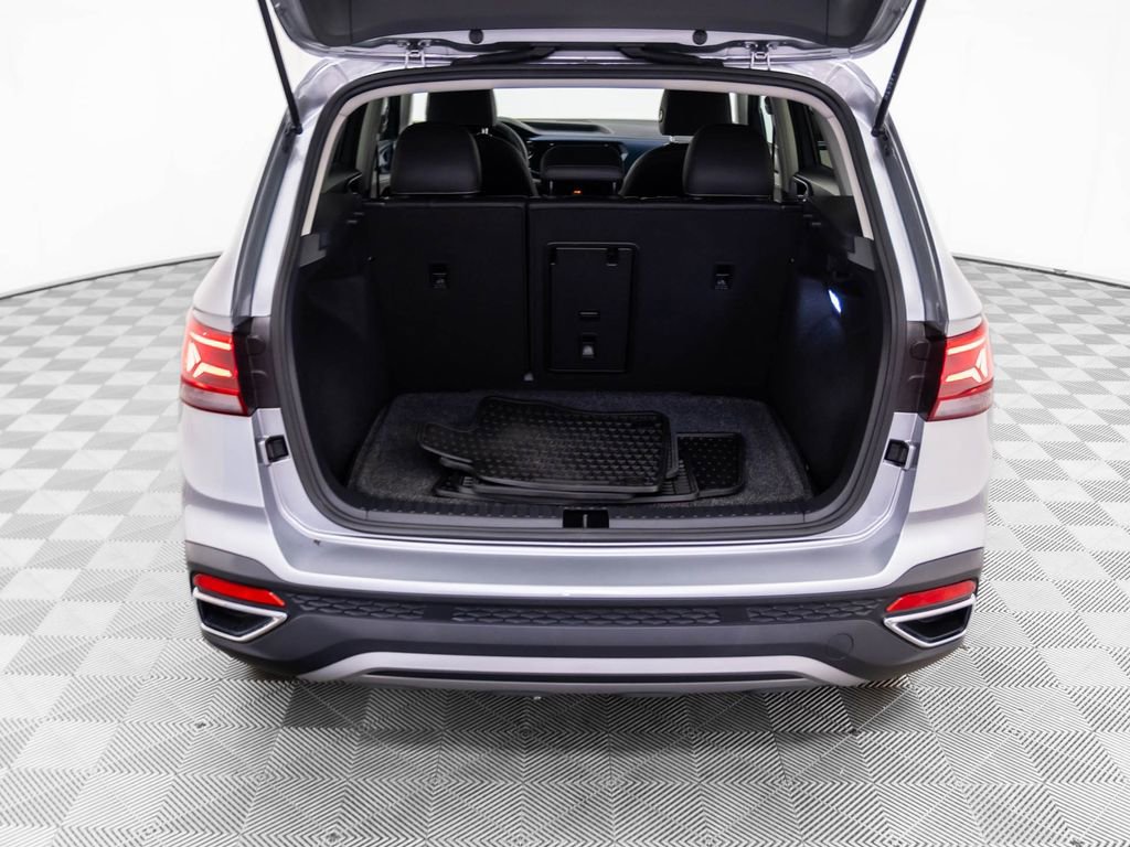 Used 2024 Volkswagen Taos SE image 33