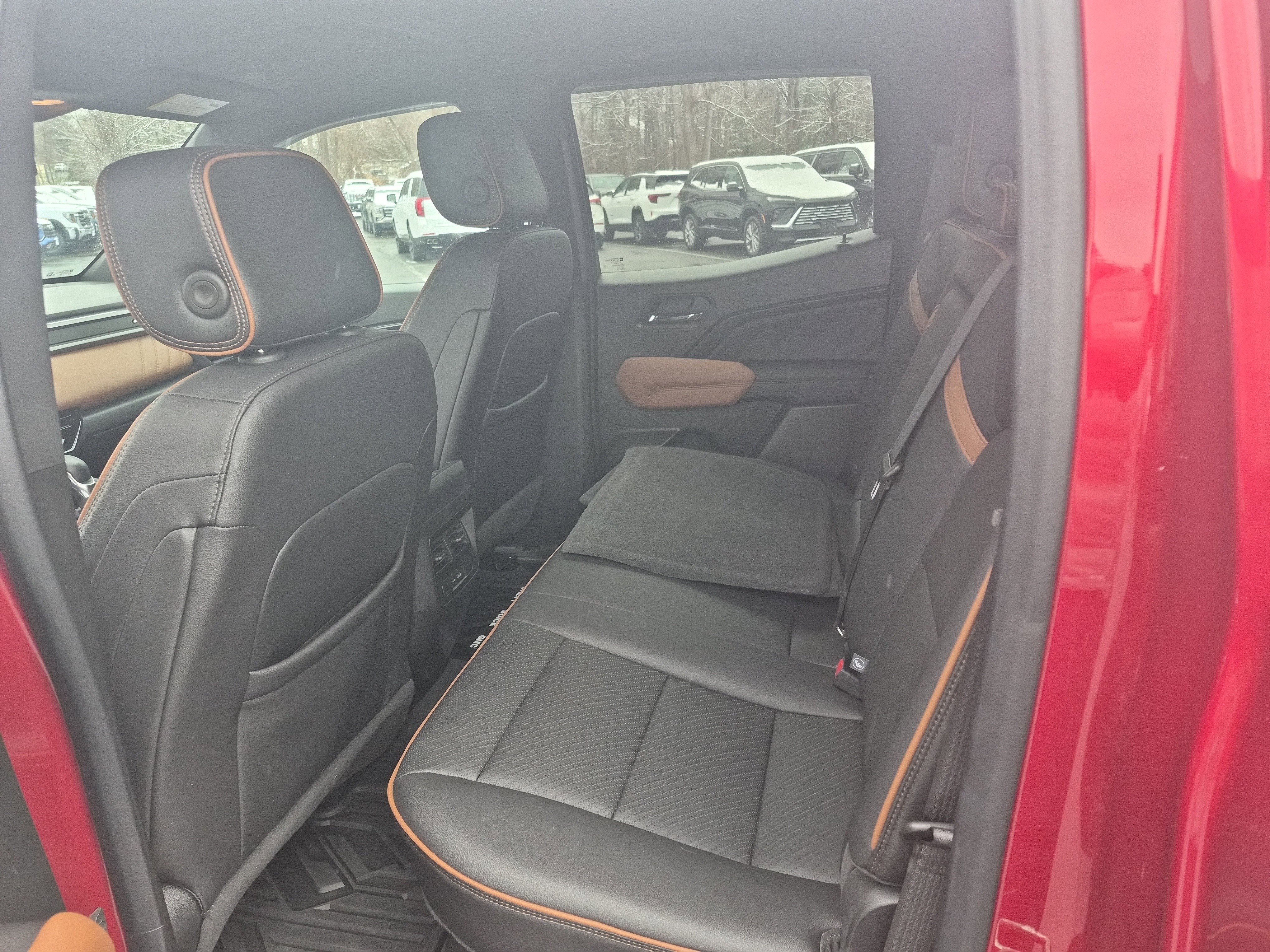 Used 2023 GMC Canyon AT4 w/ AT4 Premium Package image 12